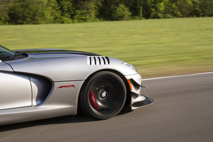 Детали экстерьера Dodge Viper ACR (VX) 2015 года  (фото 52 из 91)
